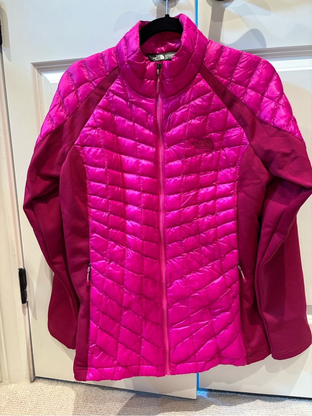 The North Face Women's Fuchsia Quilted Hybrid Puffer Jacket